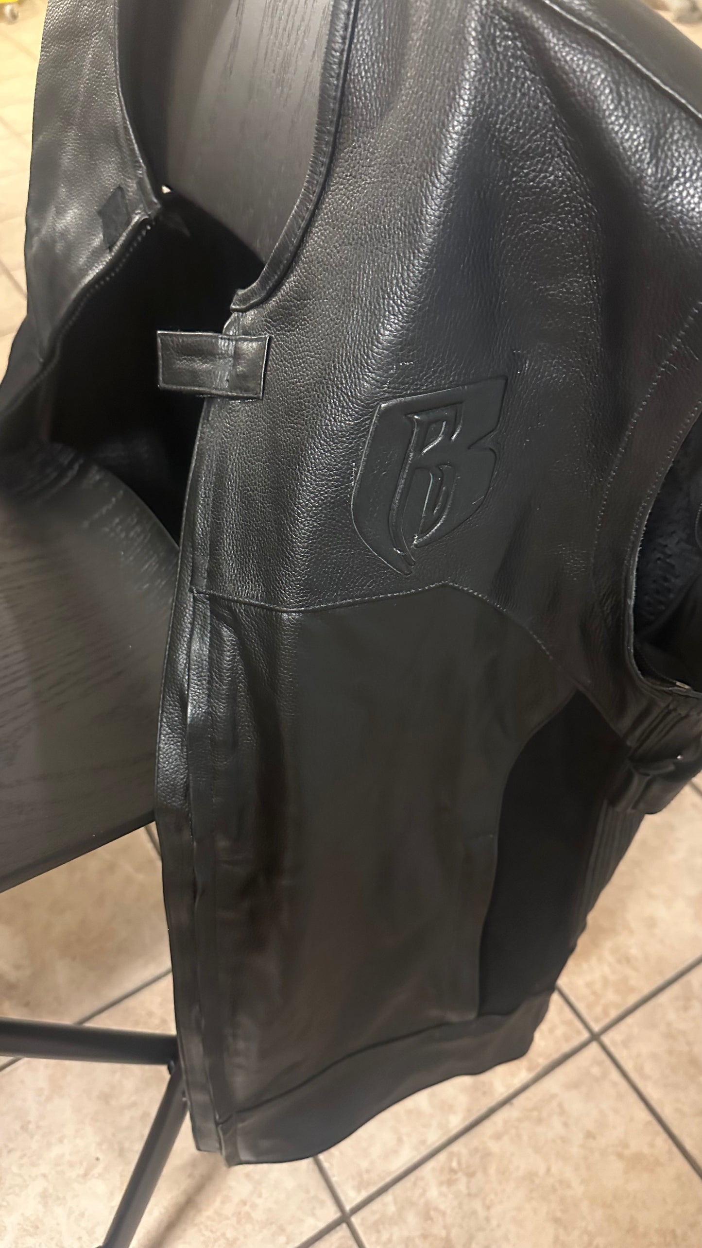EMOSSED RR VEST JACKET